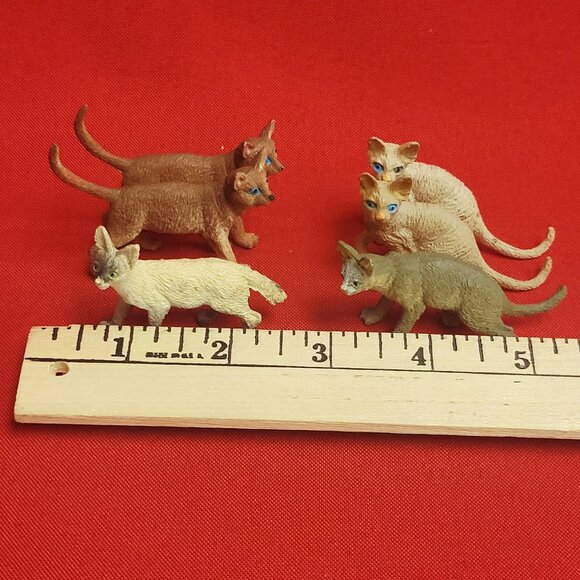Set of 6 Small Miniature Plastic Cat Figurines - Picture 9 of 10
